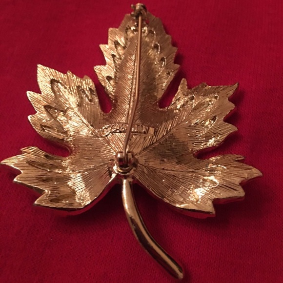 Sarah Coventry Maple Leaf Pin - Picture 2 of 4